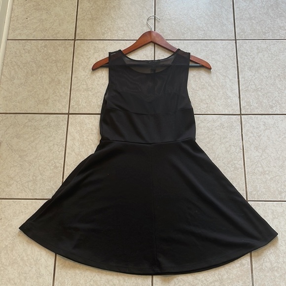 Forever 21 sleeveless women’s dress - Picture 2 of 7